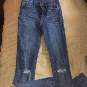 Distressed skinny jeans